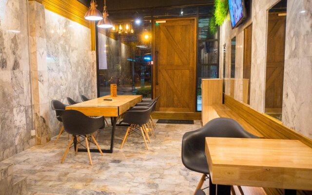 Comfy Bed Hostel - Adults Only