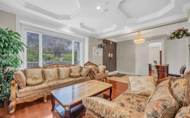 Oakridge Home