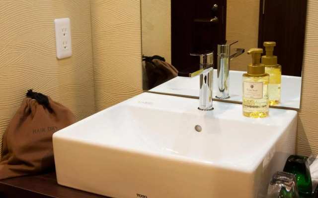 Community & Spa Naha Central Hotel