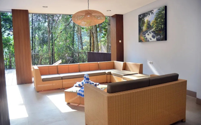 Radiance Hill View 10BR Villa with a Private heated swimming Pool