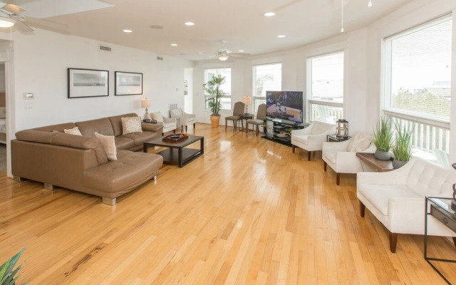 Coastal View II - 8 Br Home