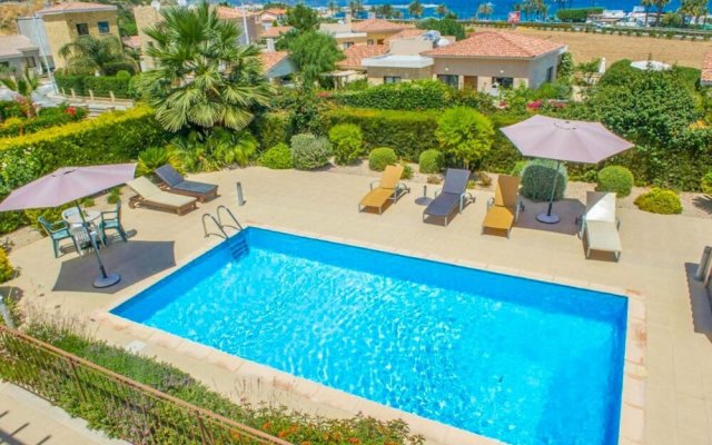 Villa Fortuna Large Private Pool Walk to Beach Sea Views A C Wifi Car Not Required - 2630