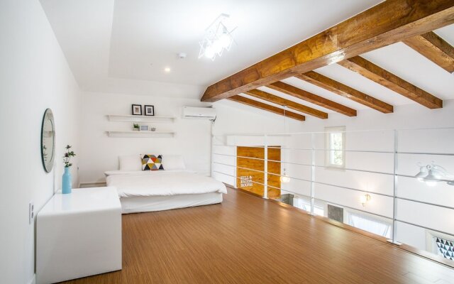Hill & Falls House