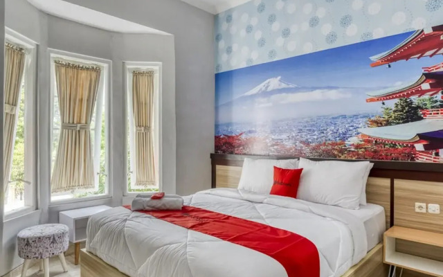 Parisya Jogia by Reddoorz