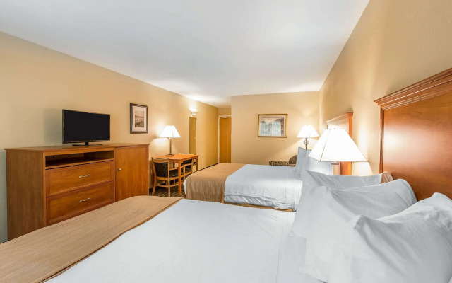 Quality Inn & Suites On the River