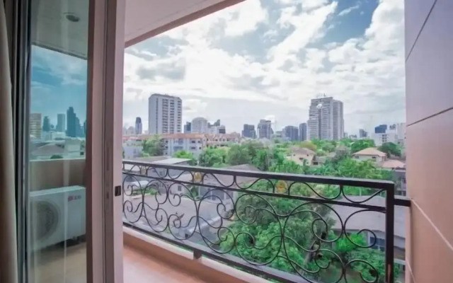 Greenview Ekkamai 10 by OYO Rooms