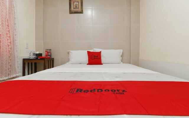 RedDoorz near Maimun Palace