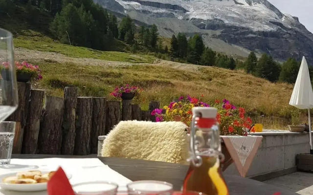 Emelie Zermatt 4****