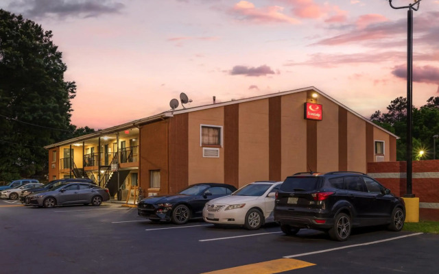 Econo Lodge Inn & Suites