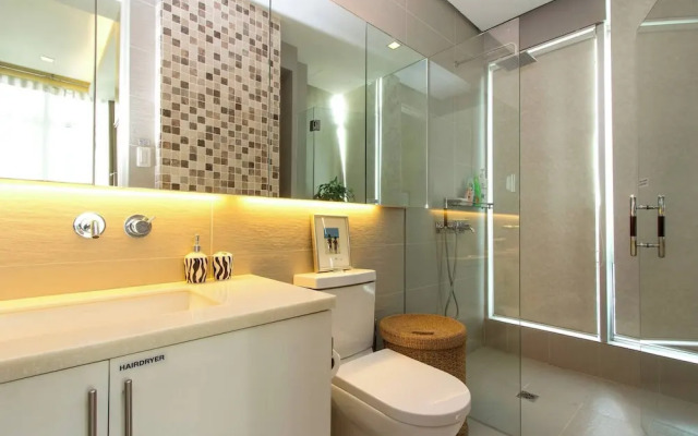 Elegant 2BR Apartment in Upscale Fort BGC Fast Wifi