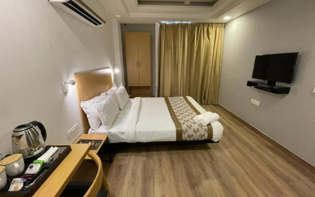 Saltstayz Express - Golf Course Road & DLF Phase-1