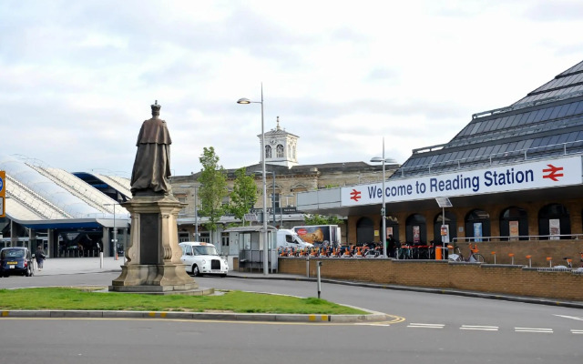 Hunters Wharf River View by Select SA