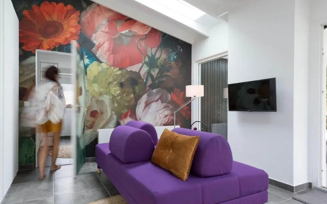 Magnificent Holiday Home on Lake Veere