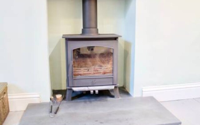 1 Bedroom Flat With Front Garden Sleeps 3