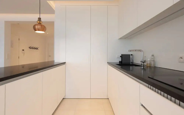 Apartment on Zeedijk With Sea View