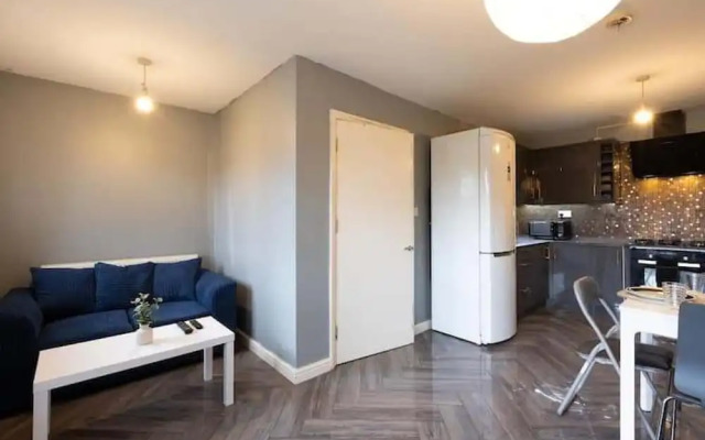 Huge Home,sleeps 12, Private Parking, Pets ok