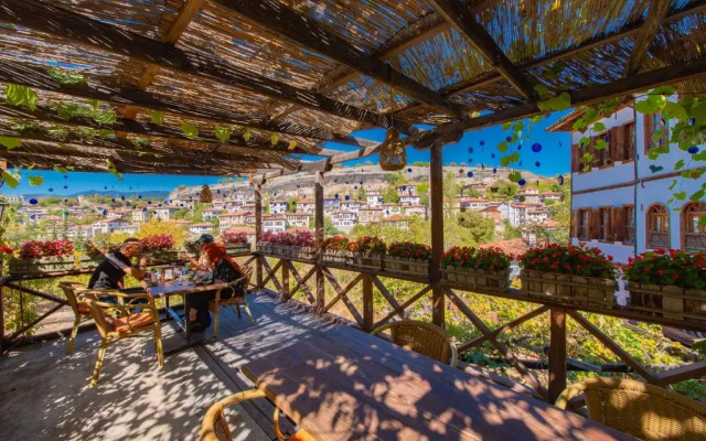 Çesmeli Konak