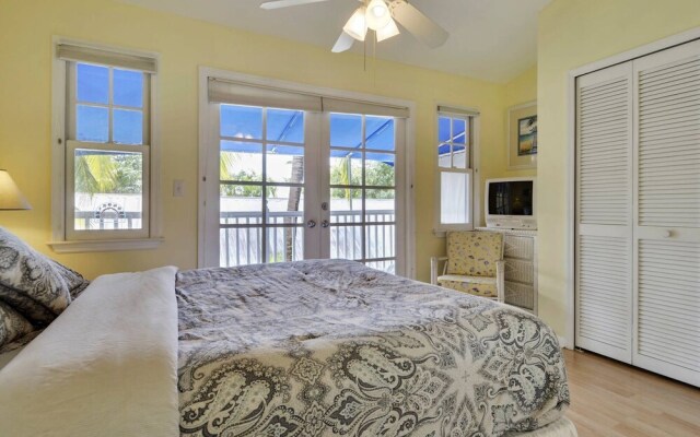 A Place In Paradise by Avantstay Key West Walkable w/ Shared Pool Week Long Stays Only