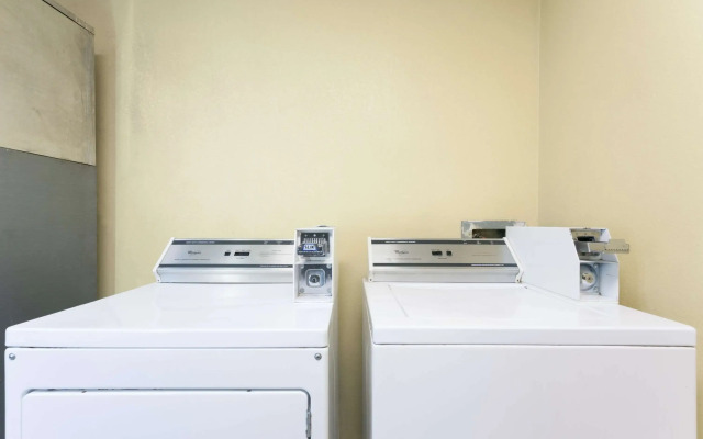 Super 8 by Wyndham Jackson/Ridgeland