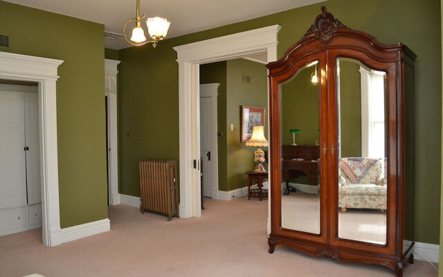The Grand Anne Bed & Breakfast