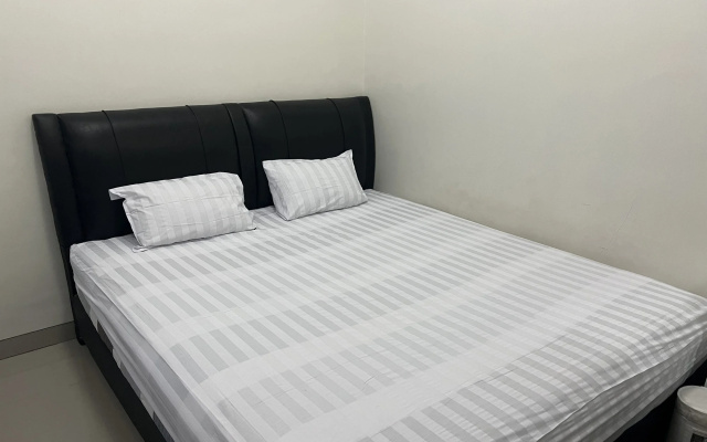 OYO 94015 Kost Alif Near Masjid Jami Nurul Huda — 2-star hotel in Tanabangka