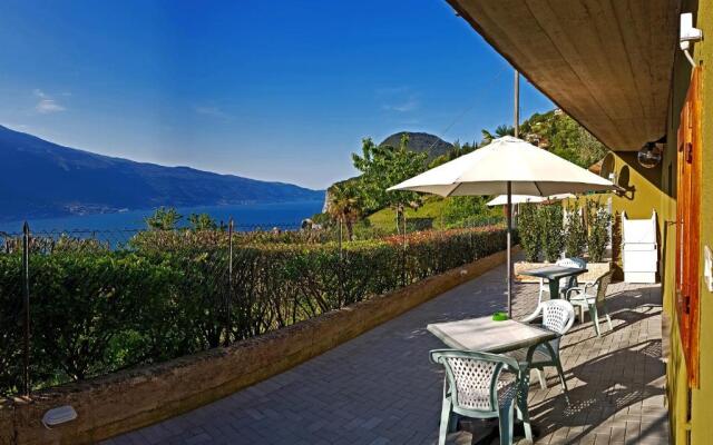 Bellavista Lago Apartments by Gardadomusmea