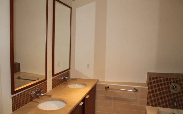 NEW Two bedroom condo in Channelside Tam