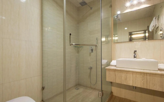 Royal Reve Hotel