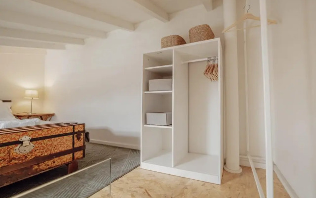 Mezzanine Stylish Apartment T