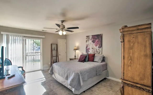 Game Room, Fire Pit & Putting Green: Glendale Home