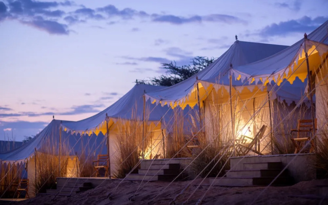 Manvār Sevan, The Desert Camp