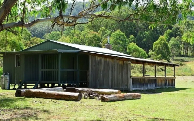 Four Bull Hut