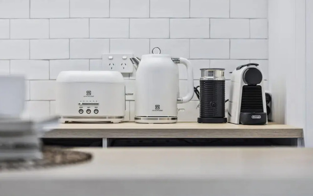 Studio3: Chic Bondi Abode With Pool & A/C