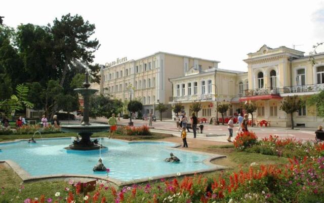 Grand Hotel