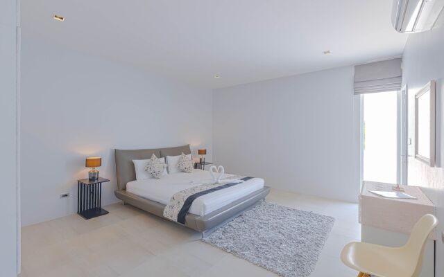 Luxury Modern 4 BR Pool Villa - PH111