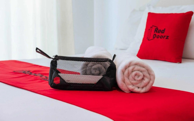 Reddoorz Plus Near Mall Nagoya Hill Batam 4