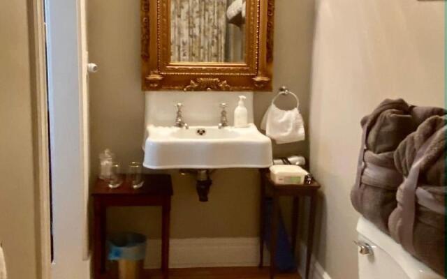 1000 Islands B&B – The Bulloch House