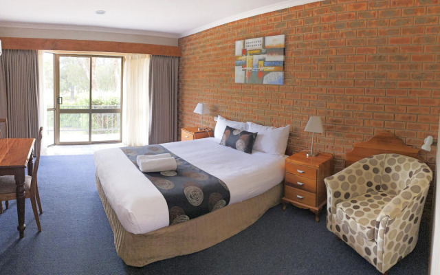 Hume Country Motor Inn