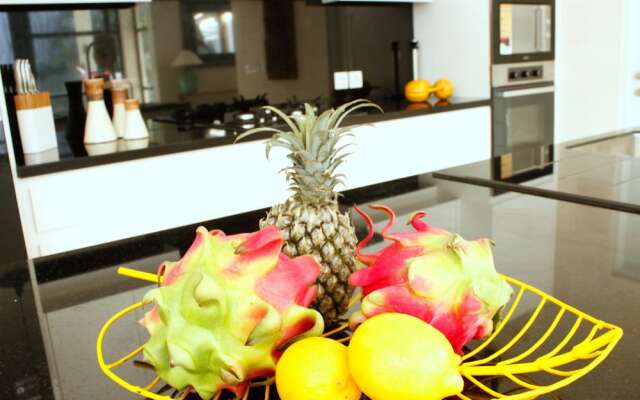 Seminyak White Design Villa