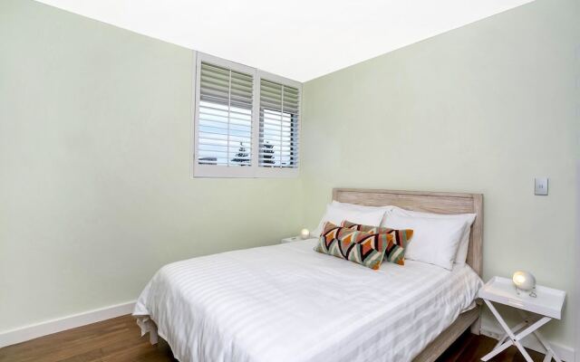 Beautiful 2 Bedroom Apartment Overlooking Manly Wharf - MAN29
