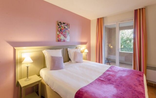 Pierre & Vacances Hotel Du Golf De Pont Royal En Provence