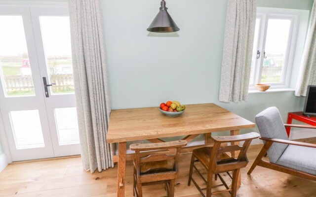 Wigrams Canalside Cottage