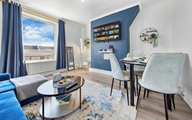 Modern 2-Bed Apartment Sleeps 7