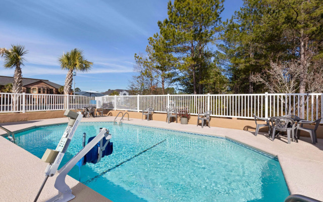 Travelodge by Wyndham Perry National Fairgrounds Area I-75