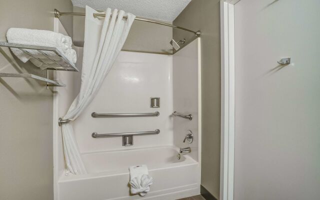 Studio 6 Duluth, GA - Near Gas South District