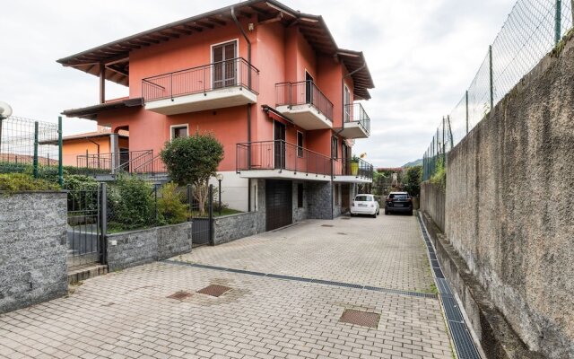 Cosy Holiday Home in Baveno with Lake nearby