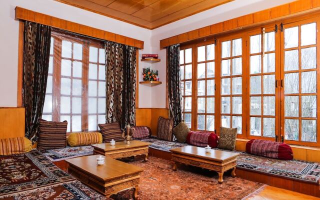 OYO 37004 City Heart Guest House