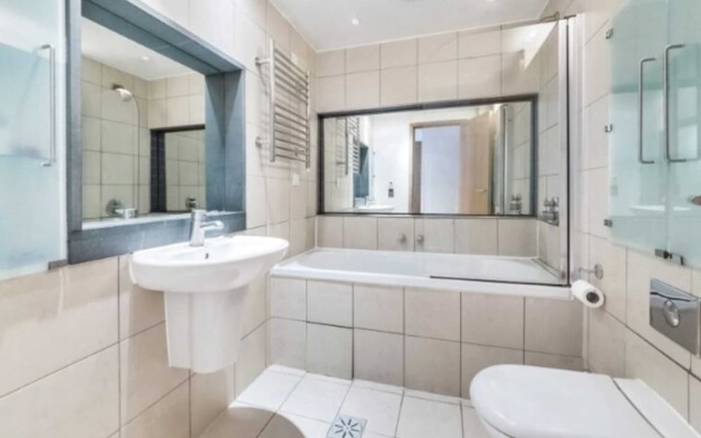 Luxury Flat with Panoramic View of Piccadilly Circus