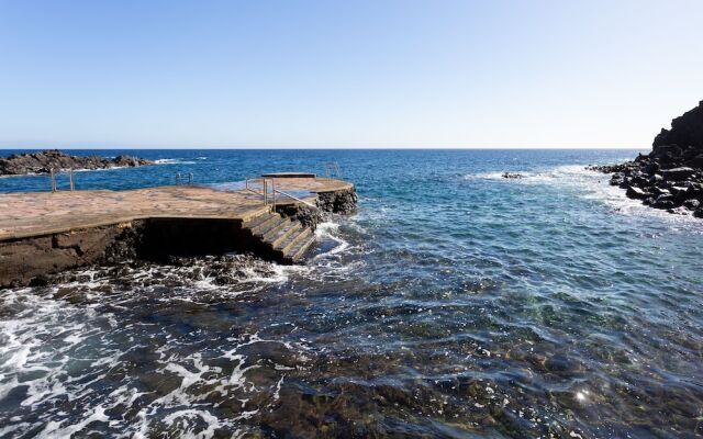 HomeLike Stunning Sea Front House with Wifi