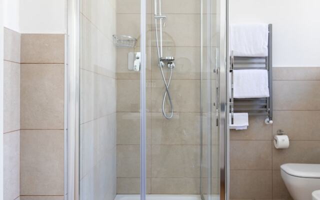 Vis a Vis Apartments